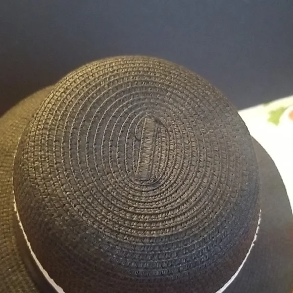 Elegant Black and White Women's Sun Hat - Picture 4 of 5